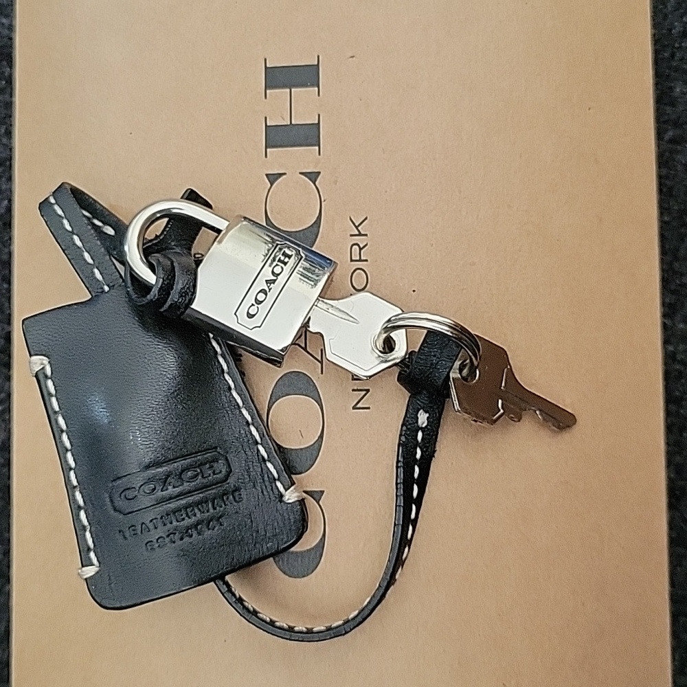 Coach Silver Lock+2keys+Leather Clochette